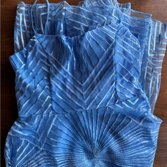 Gorgeous V-neck Scoop Back A-Line Dress - Picture 2 of 3